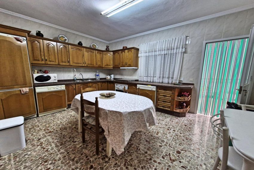 R5010688-Townhouse-For-Sale-Guaro-Terraced-7-Beds-306-Built-6