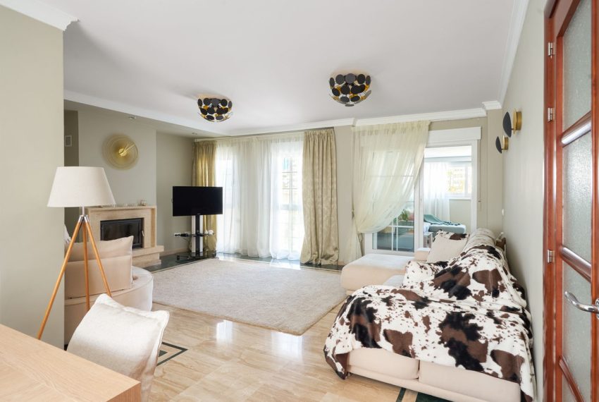 R5011348-Villa-For-Sale-Calahonda-Semi-Detached-3-Beds-217-Built-1