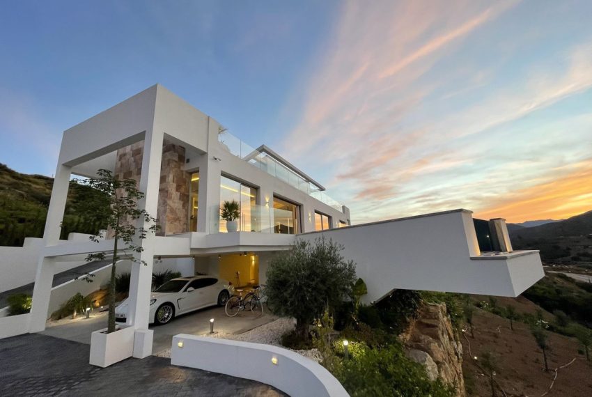 R5012194-Villa-For-Sale-La-Cala-de-Mijas-Detached-5-Beds-855-Built-1