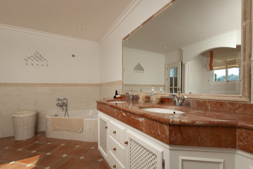 R5012335-Villa-For-Sale-Guadalmina-Alta-Detached-4-Beds-260-Built-16
