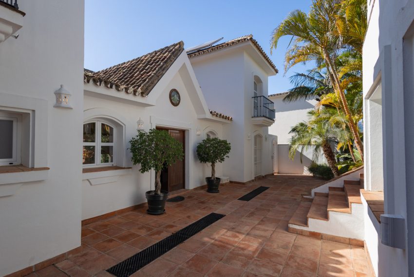 R5012335-Villa-For-Sale-Guadalmina-Alta-Detached-4-Beds-260-Built-3