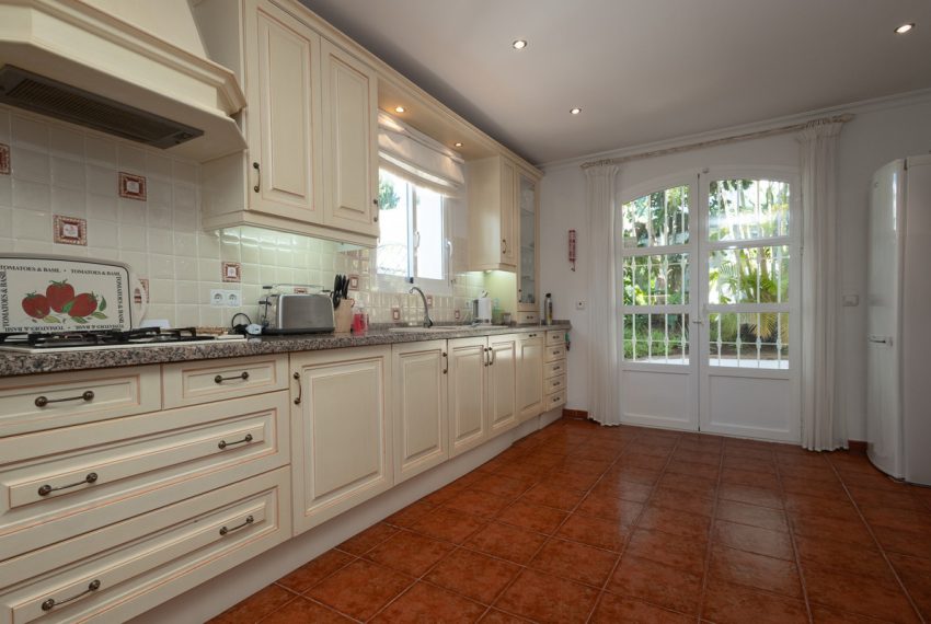 R5012335-Villa-For-Sale-Guadalmina-Alta-Detached-4-Beds-260-Built-9