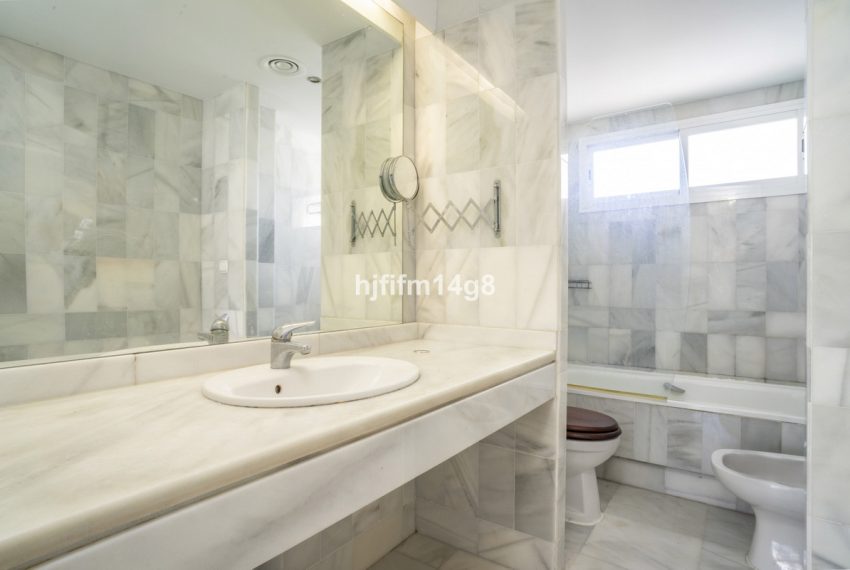 R5013697-Townhouse-For-Sale-Nueva-Andalucia-Terraced-3-Beds-168-Built-15