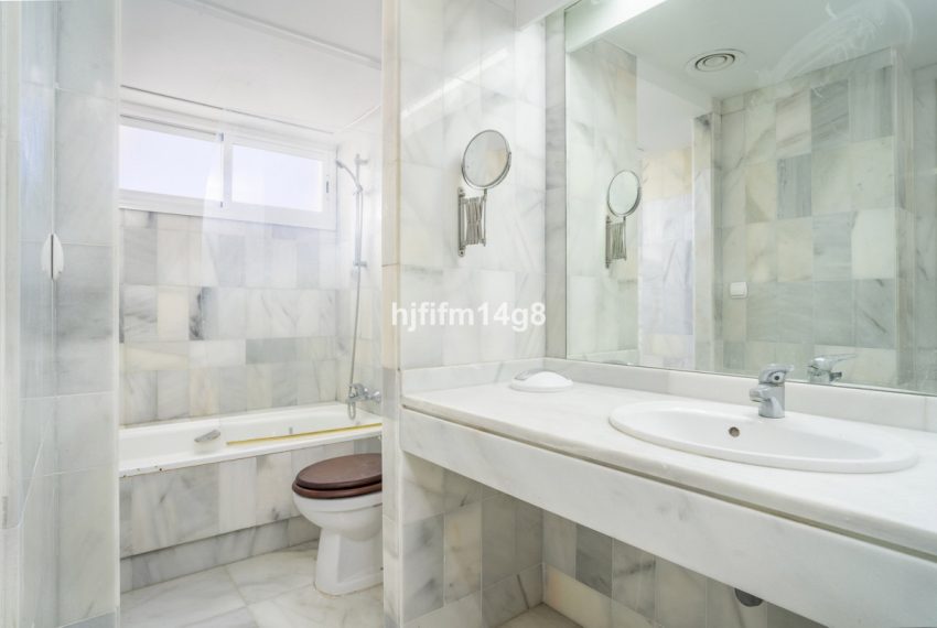 R5013697-Townhouse-For-Sale-Nueva-Andalucia-Terraced-3-Beds-168-Built-16