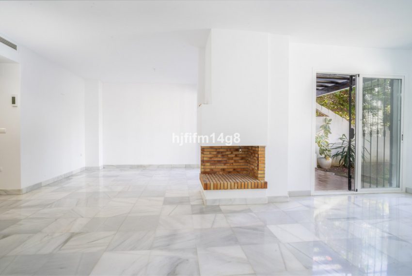 R5013697-Townhouse-For-Sale-Nueva-Andalucia-Terraced-3-Beds-168-Built-3