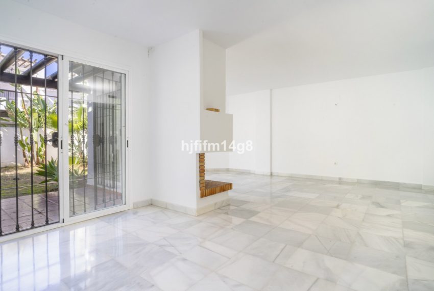 R5013697-Townhouse-For-Sale-Nueva-Andalucia-Terraced-3-Beds-168-Built-5