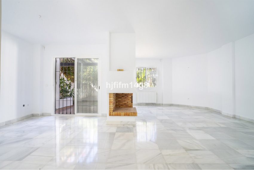 R5013697-Townhouse-For-Sale-Nueva-Andalucia-Terraced-3-Beds-168-Built
