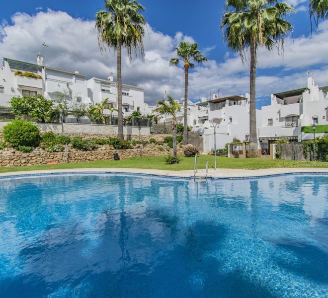 R5014618-Image 1-Terraced - 4 Beds - 126 Built