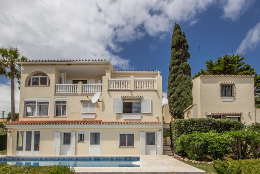R5015998-Villa-For-Sale-Estepona-Detached-4-Beds-238-Built-1