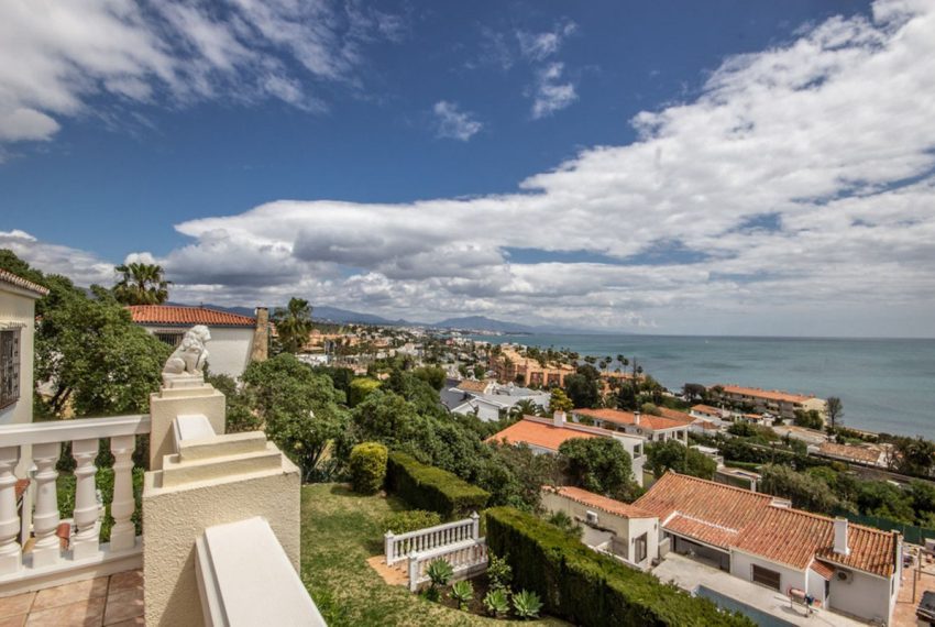 R5015998-Villa-For-Sale-Estepona-Detached-4-Beds-238-Built-2