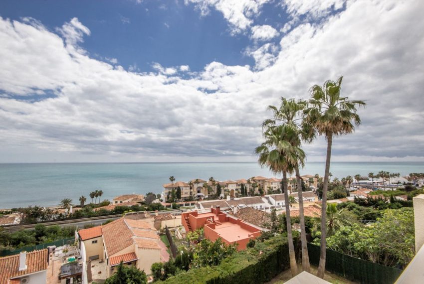 R5015998-Villa-For-Sale-Estepona-Detached-4-Beds-238-Built-4