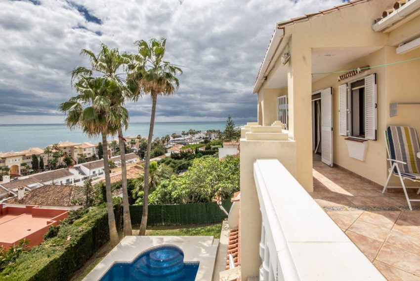 R5015998-Villa-For-Sale-Estepona-Detached-4-Beds-238-Built