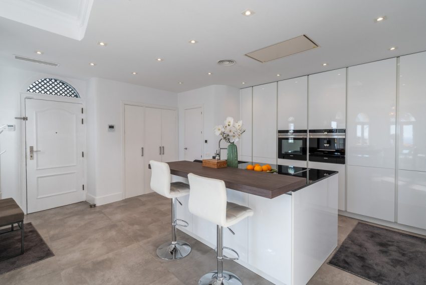 R5016589-Apartment-For-Sale-The-Golden-Mile-Middle-Floor-2-Beds-212-Built-2