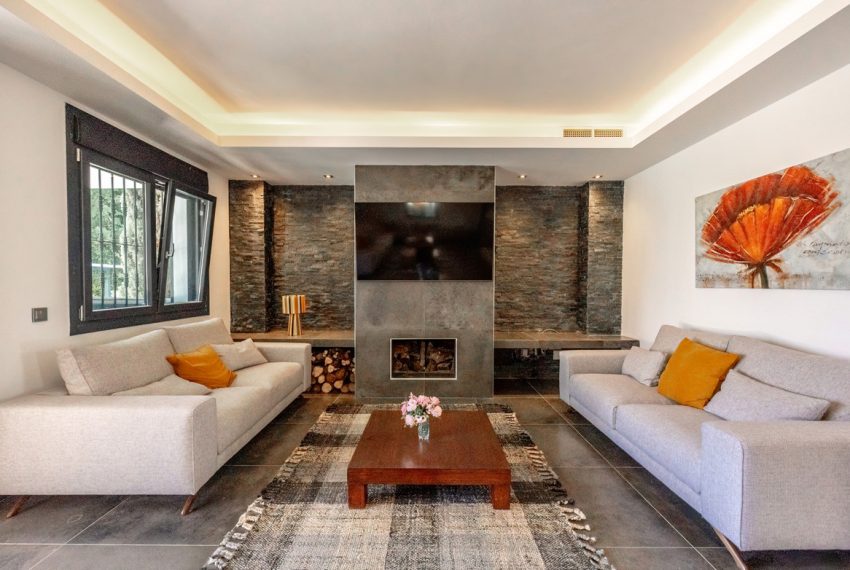 R5016598-Villa-For-Sale-Nueva-Andalucia-Detached-6-Beds-680-Built-1
