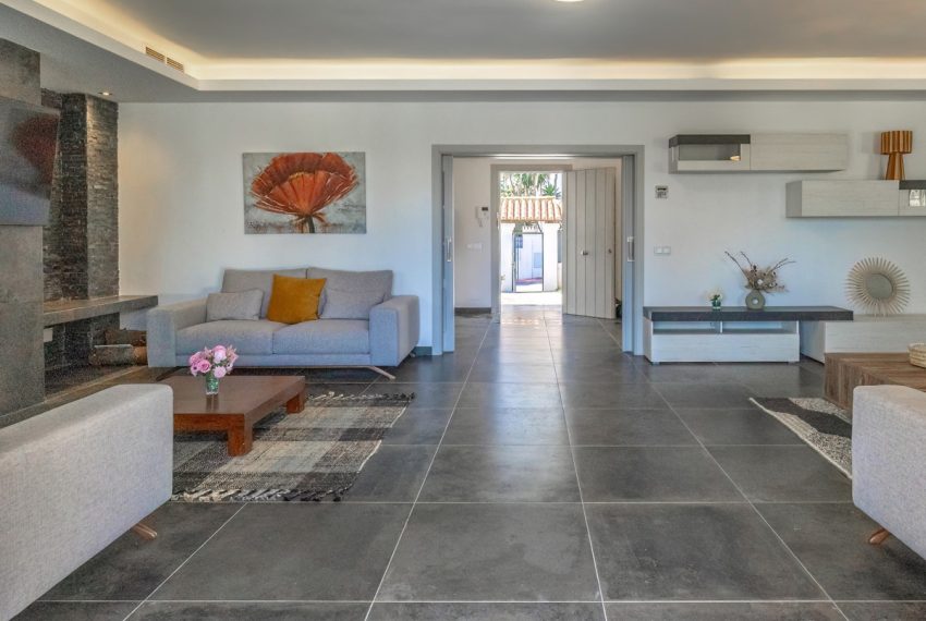 R5016598-Villa-For-Sale-Nueva-Andalucia-Detached-6-Beds-680-Built-13