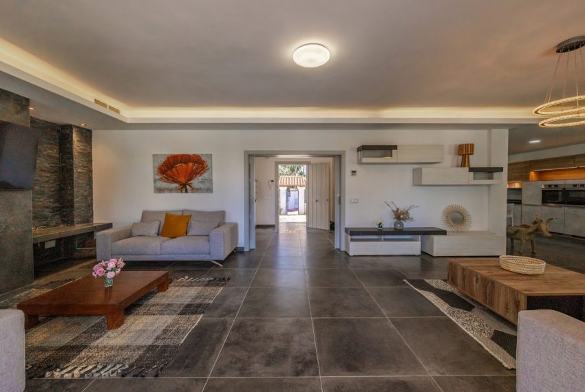 R5016598-Villa-For-Sale-Nueva-Andalucia-Detached-6-Beds-680-Built-14