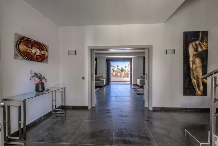 R5016598-Villa-For-Sale-Nueva-Andalucia-Detached-6-Beds-680-Built-15