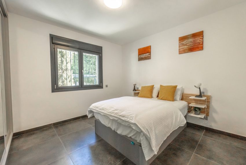 R5016598-Villa-For-Sale-Nueva-Andalucia-Detached-6-Beds-680-Built-16