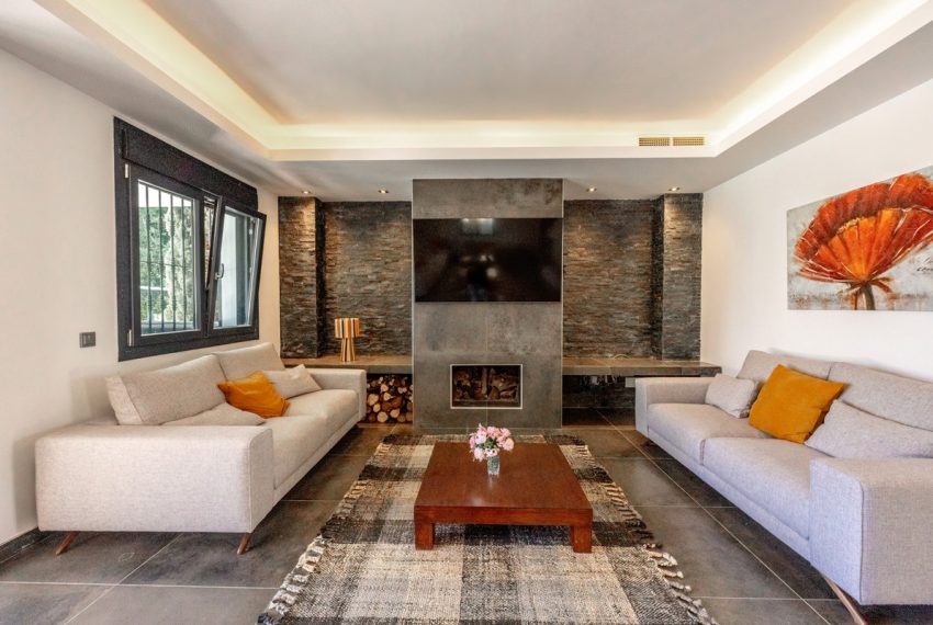 R5016598-Villa-For-Sale-Nueva-Andalucia-Detached-6-Beds-680-Built-2