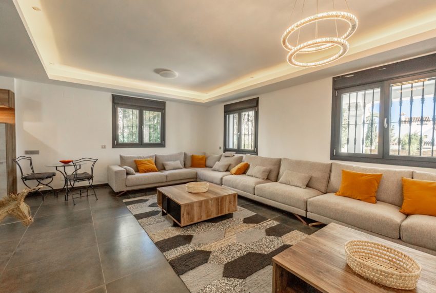 R5016598-Villa-For-Sale-Nueva-Andalucia-Detached-6-Beds-680-Built-7