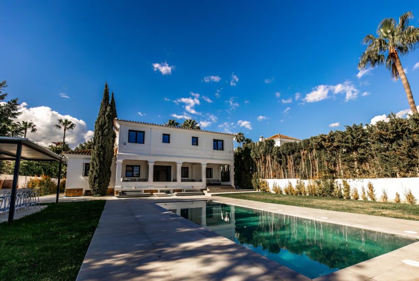 R5016598-Villa-For-Sale-Nueva-Andalucia-Detached-6-Beds-680-Built