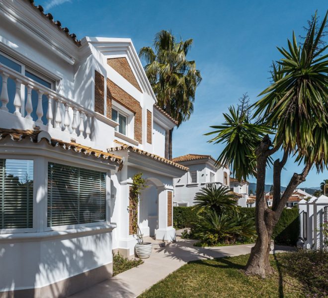 R5017018-Image 1-Detached - 4 Beds - 250 Built