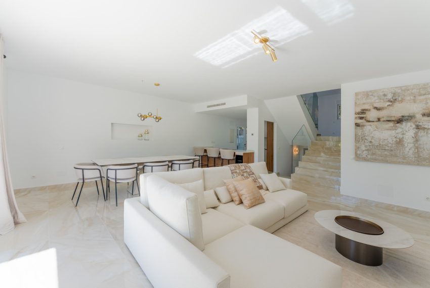 R5017051-Townhouse-For-Sale-Nueva-Andalucia-Terraced-4-Beds-310-Built-3