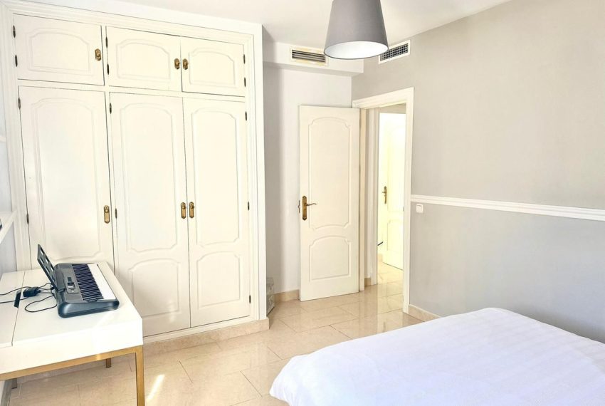 R5017267-Villa-For-Sale-Ojen-Detached-4-Beds-340-Built-13