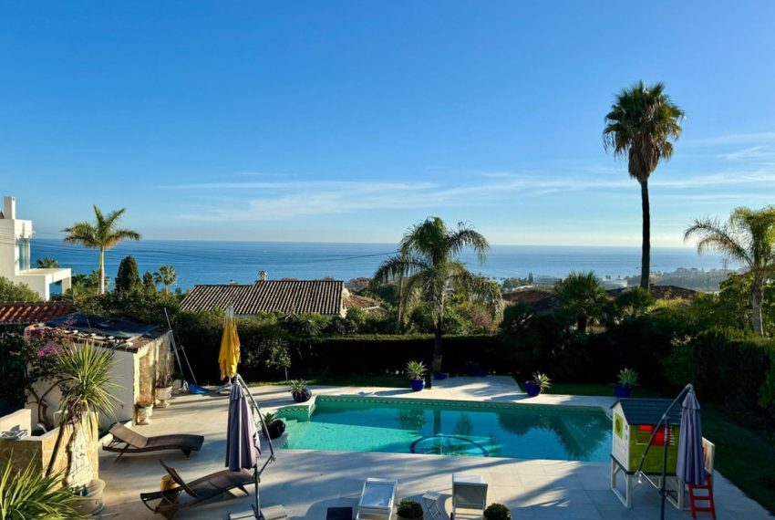 R5017348-Villa-For-Sale-Estepona-Detached-6-Beds-275-Built