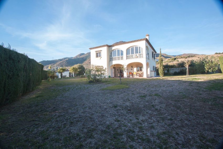 R5017591-Villa-For-Sale-Estepona-Finca-4-Beds-343-Built-1
