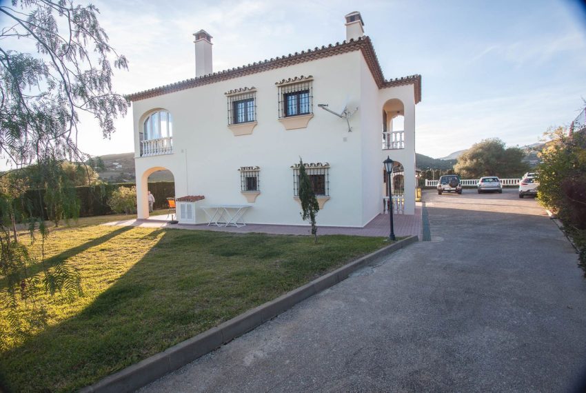R5017591-Villa-For-Sale-Estepona-Finca-4-Beds-343-Built-2