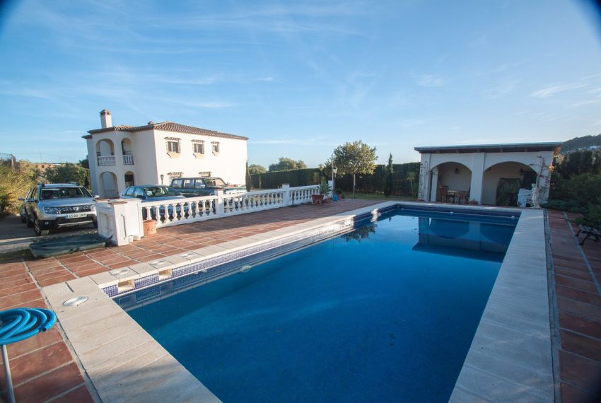 R5017591-Villa-For-Sale-Estepona-Finca-4-Beds-343-Built