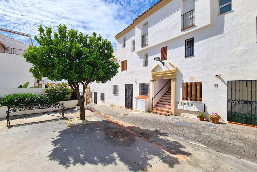 R5018458-Villa-For-Sale-Estepona-Semi-Detached-3-Beds-115-Built