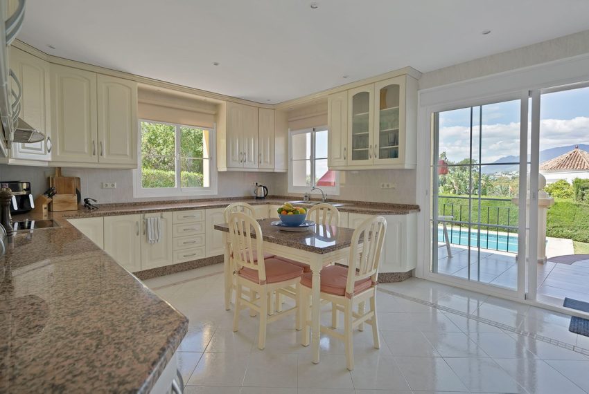 R5018464-Villa-For-Sale-El-Paraiso-Detached-4-Beds-501-Built-5