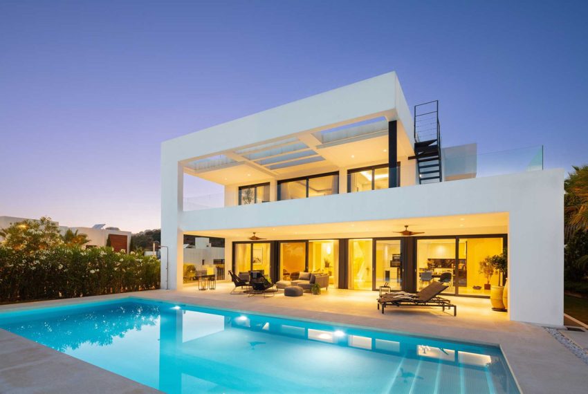 R5018980-Villa-For-Sale-Nueva-Andalucia-Detached-5-Beds-486-Built-1