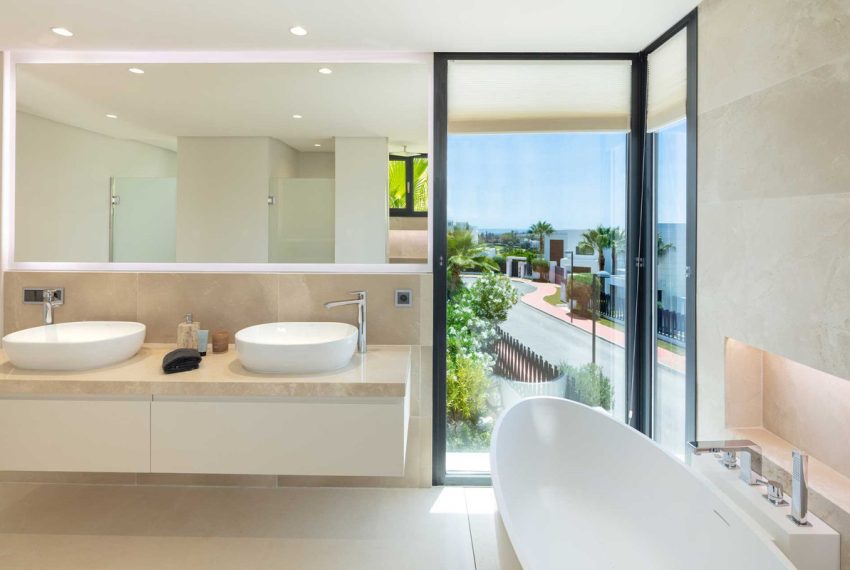 R5018980-Villa-For-Sale-Nueva-Andalucia-Detached-5-Beds-486-Built-13