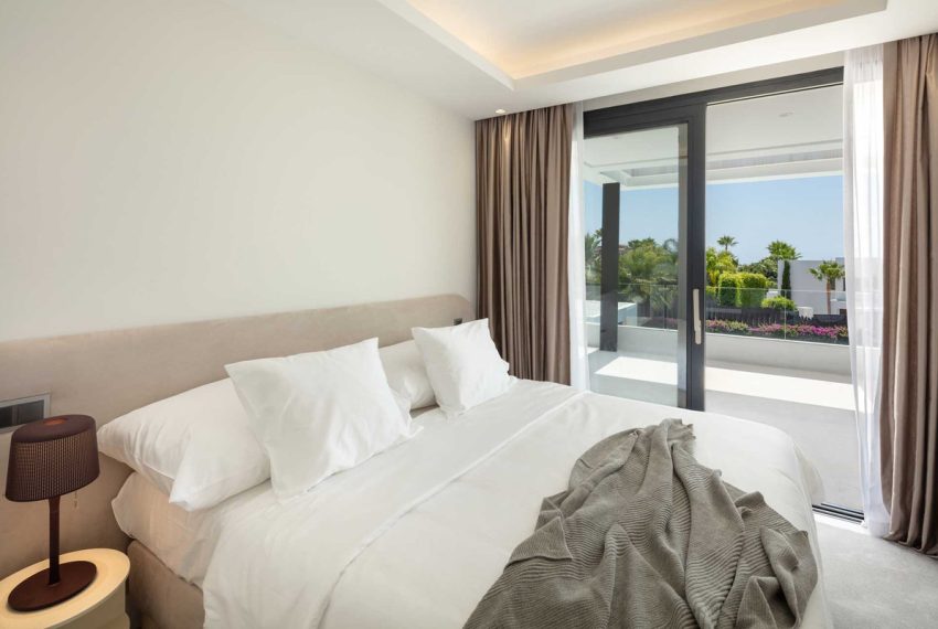 R5018980-Villa-For-Sale-Nueva-Andalucia-Detached-5-Beds-486-Built-8