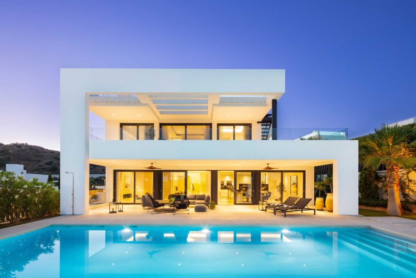 R5018980-Villa-For-Sale-Nueva-Andalucia-Detached-5-Beds-486-Built