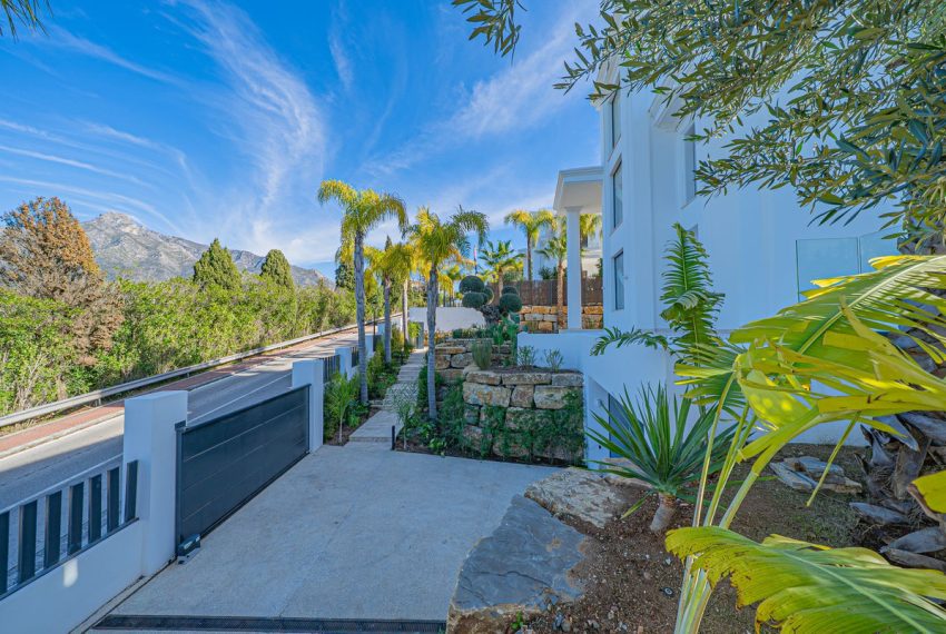 R5019127-Villa-For-Sale-The-Golden-Mile-Detached-6-Beds-547-Built-8