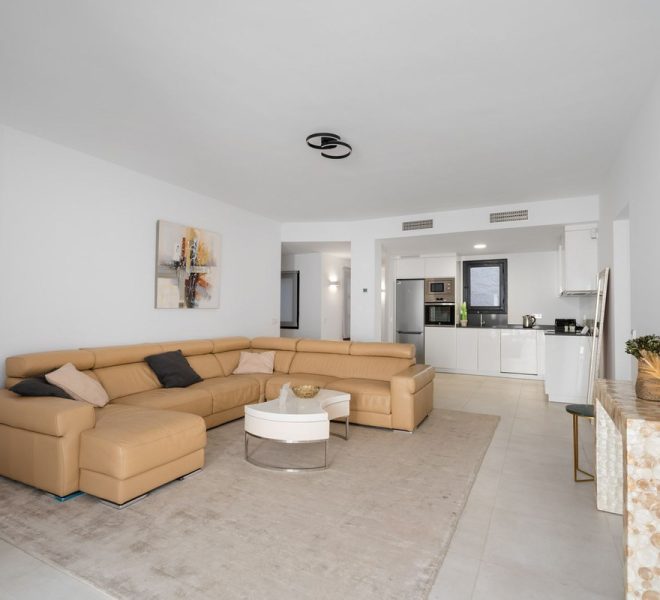 R5019349-Image 1-Middle Floor - 3 Beds - 166 Built