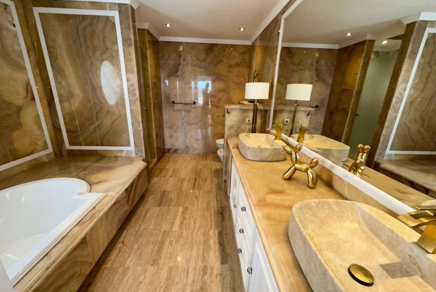 R5019358-Apartment-For-Sale-The-Golden-Mile-Penthouse-Duplex-3-Beds-220-Built-10