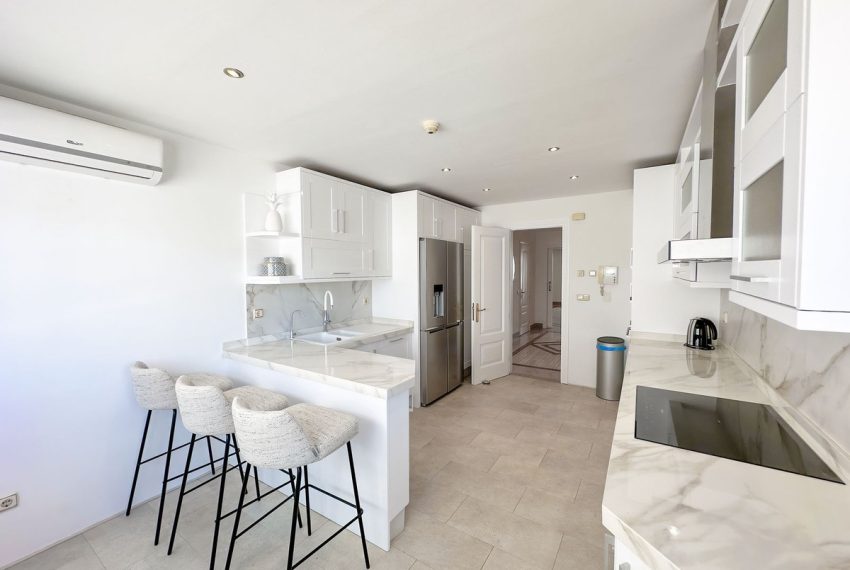 R5019358-Apartment-For-Sale-The-Golden-Mile-Penthouse-Duplex-3-Beds-220-Built-5