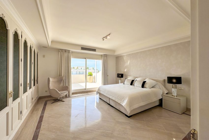 R5019358-Apartment-For-Sale-The-Golden-Mile-Penthouse-Duplex-3-Beds-220-Built-6