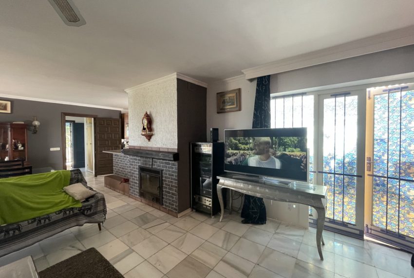 R5019775-Villa-For-Sale-Nueva-Andalucia-Semi-Detached-5-Beds-336-Built-13