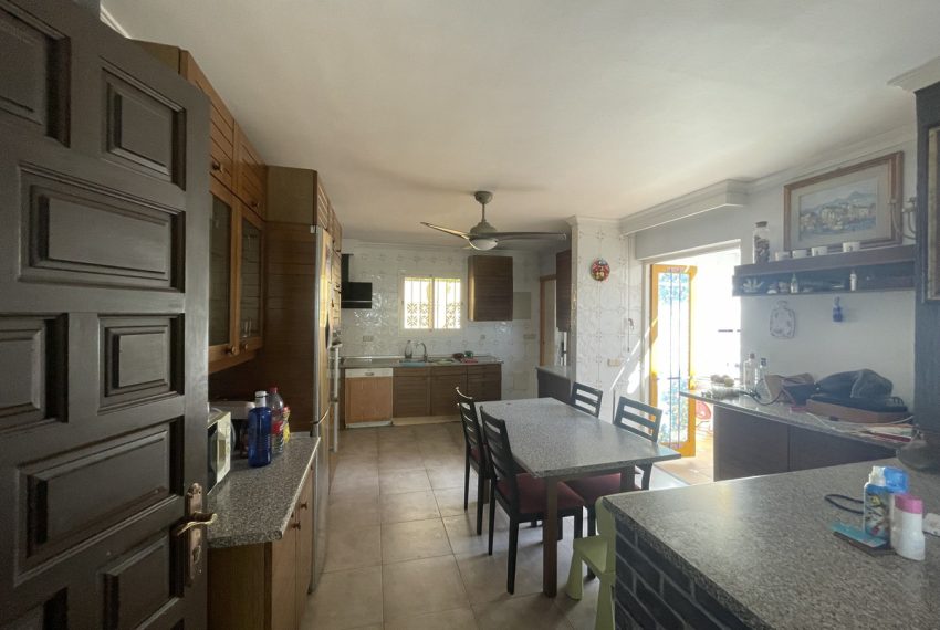 R5019775-Villa-For-Sale-Nueva-Andalucia-Semi-Detached-5-Beds-336-Built-14