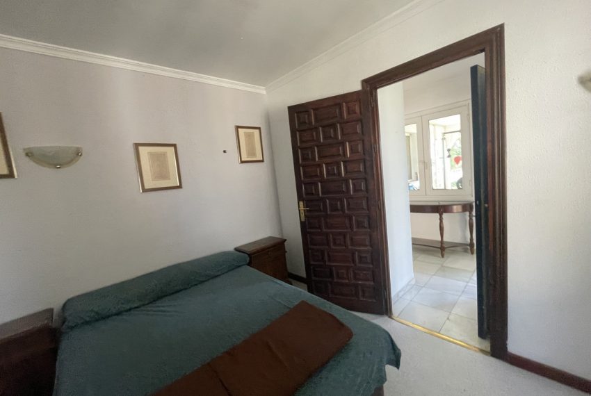 R5019775-Villa-For-Sale-Nueva-Andalucia-Semi-Detached-5-Beds-336-Built-16