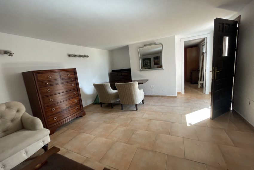 R5019775-Villa-For-Sale-Nueva-Andalucia-Semi-Detached-5-Beds-336-Built-19