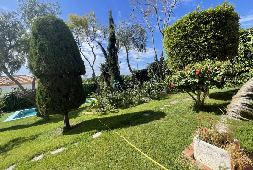 R5019775-Villa-For-Sale-Nueva-Andalucia-Semi-Detached-5-Beds-336-Built-3