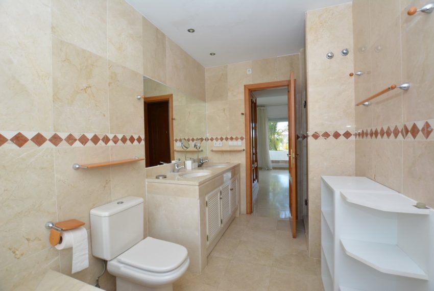 R5020276-Townhouse-For-Sale-The-Golden-Mile-Terraced-4-Beds-260-Built-10