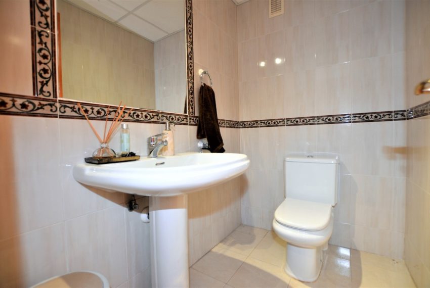R5020276-Townhouse-For-Sale-The-Golden-Mile-Terraced-4-Beds-260-Built-11